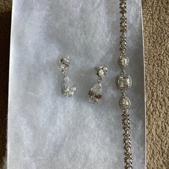 JEWELERY ACCESSORY - Picture 2 of 2